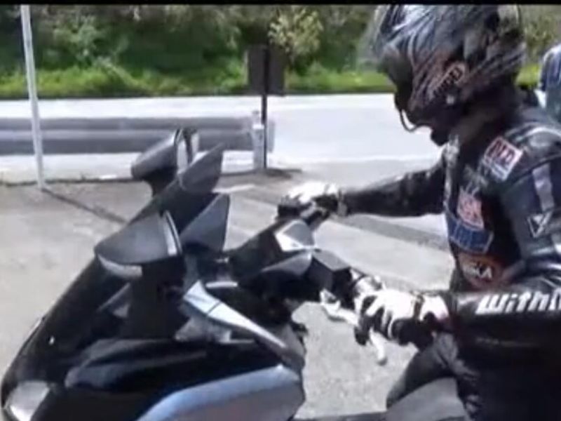 宝马的电动摩托车能有多快? 听这声音就知道什么叫激情